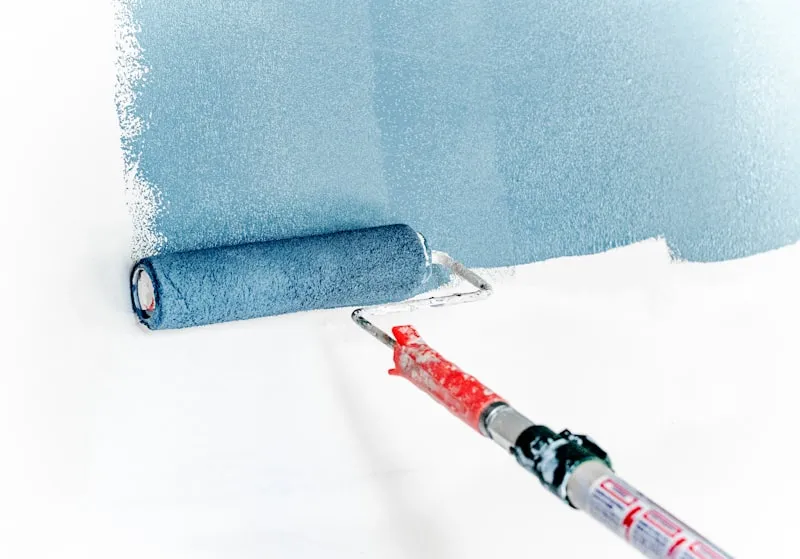 Peintre RNM Rénovation appliquant une finition intérieure à Meaux (77100)